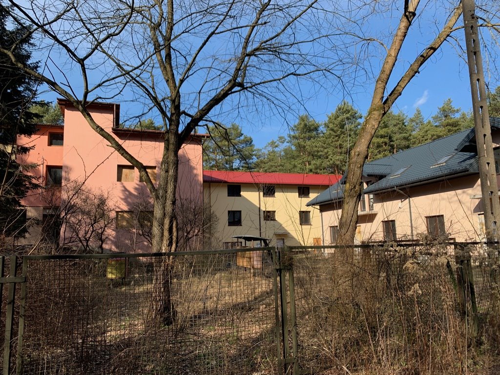 Duży obiekt 2200m2 z pokojami i działką 5000m2 na wynajem Józefów  2 200m2 Foto 1