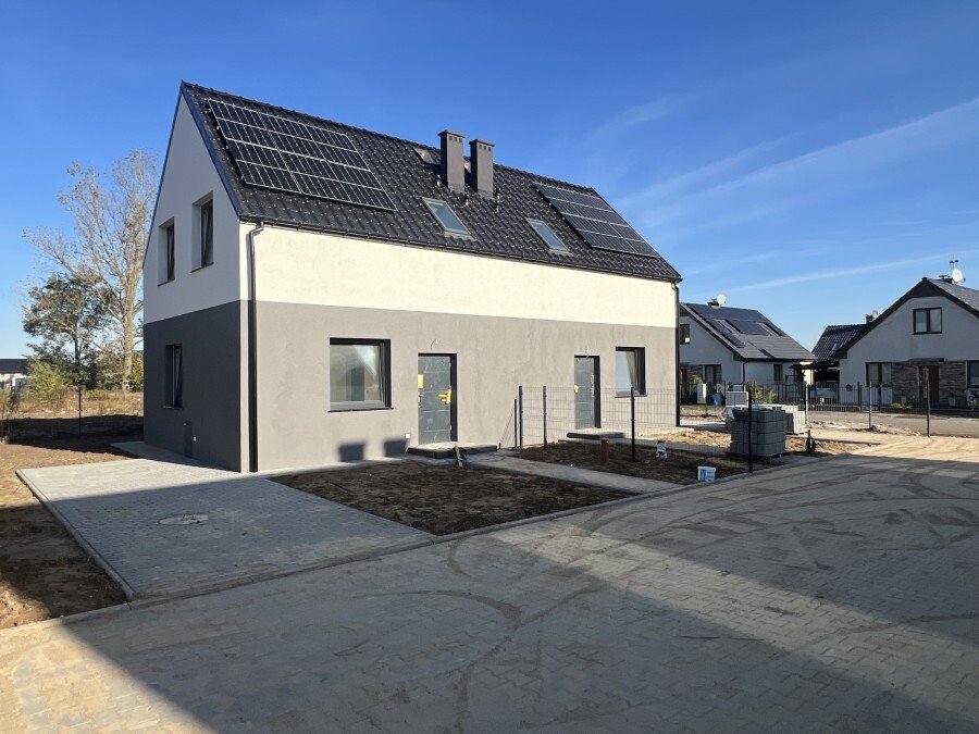 Nowoczesny segment 77 m2 z ogrzewaniem podłogowym i PV Grzędzice, Radości  77m2 Foto 1