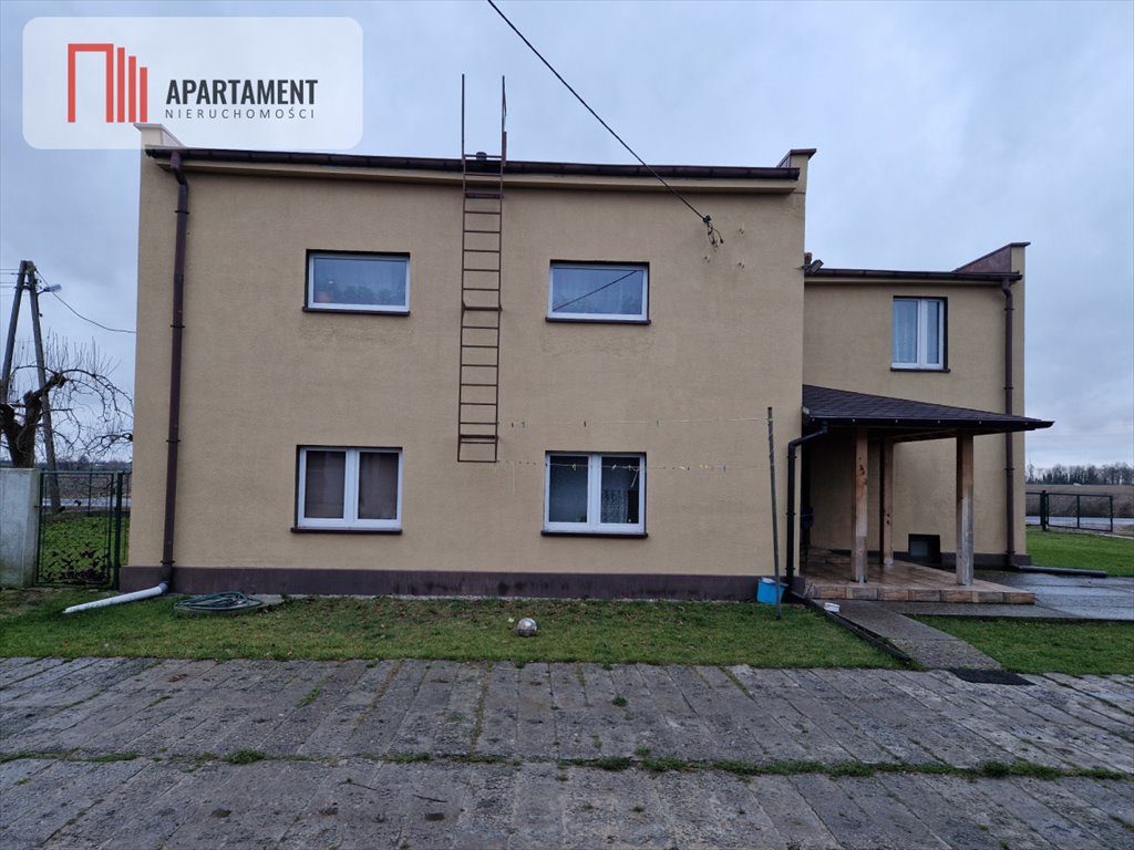Zapraszam do obejrzenia dużego domu z magazynami i wiatami - idealny na inwestycję Żnin  220m2 Foto 1