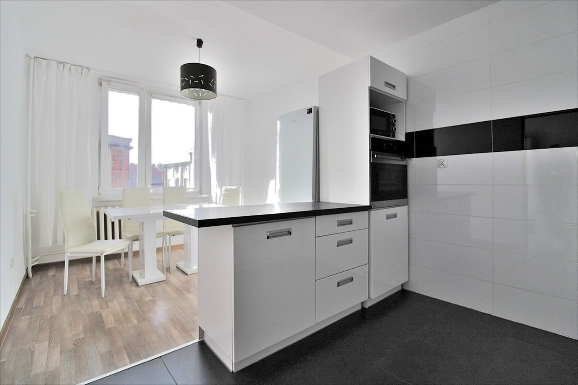 Mieszkanie dwupokojowe na sprzedaż Ruda Śląska, Adama Mickiewicza  38m2 Foto 1