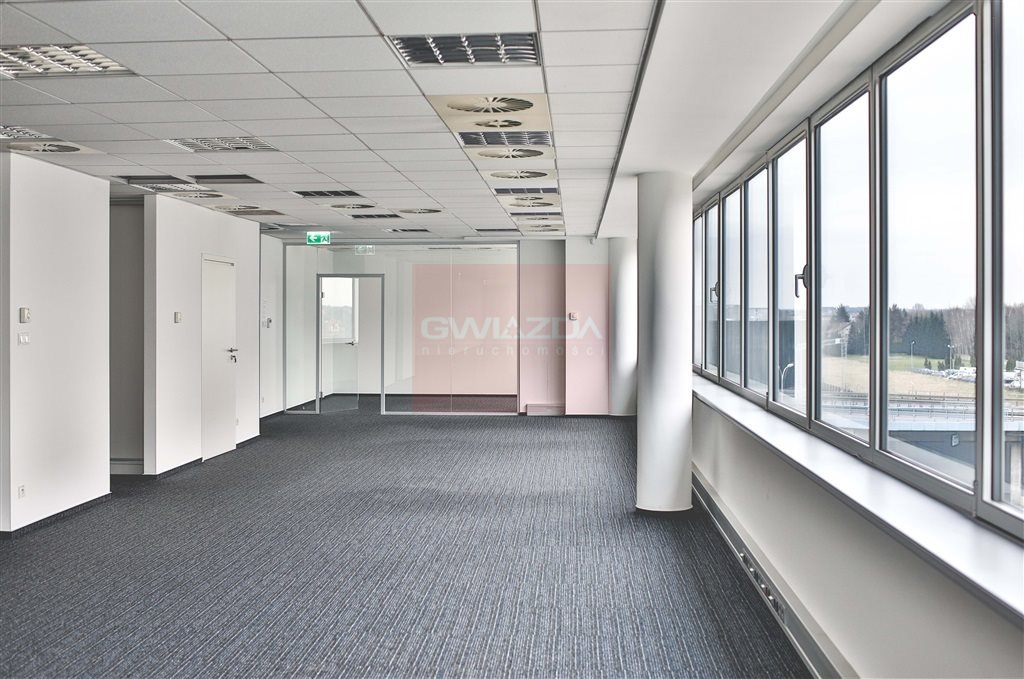 Nowoczesne biura 489 m² z parkingiem i zielonym otoczeniem Warszawa, Włochy  489m2 Foto 1