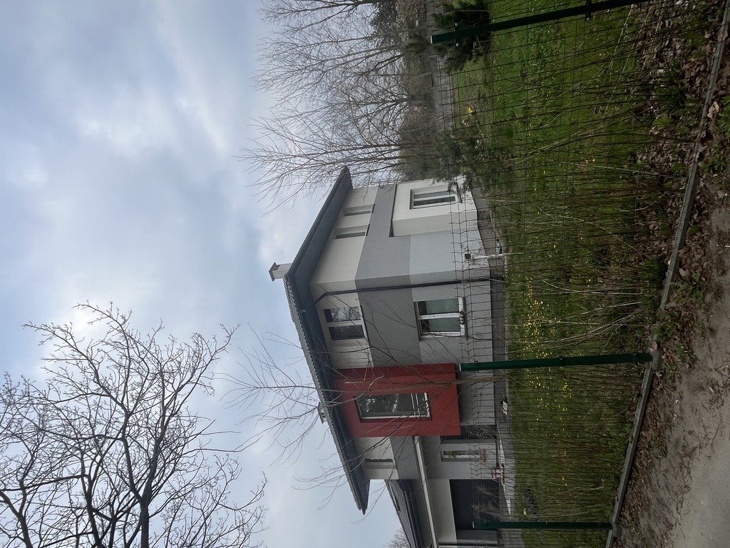 Przestronny dom z garażem, ogródkiem i lasem w Milanówku Milanówek, Polesie  165m2 Foto 1