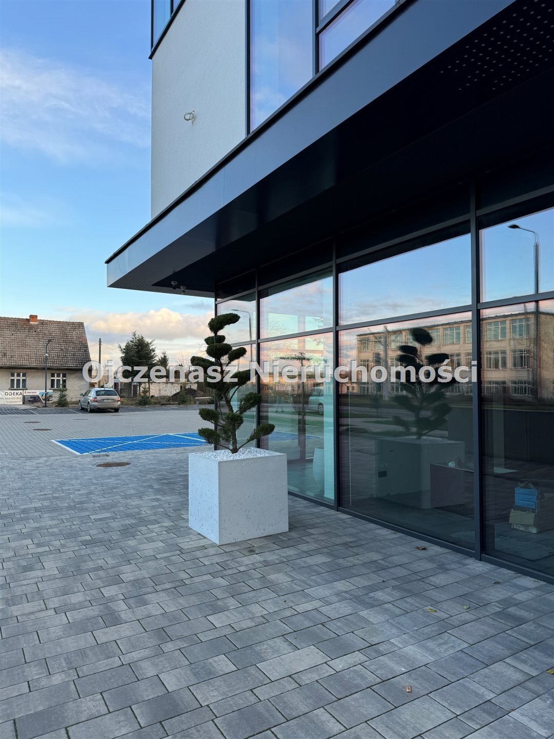 Nowoczesny biurowiec 588 m2 z systemami bezpieczeństwa i energooszczędnością Bydgoszcz, Zimne Wody  589m2 Foto 1