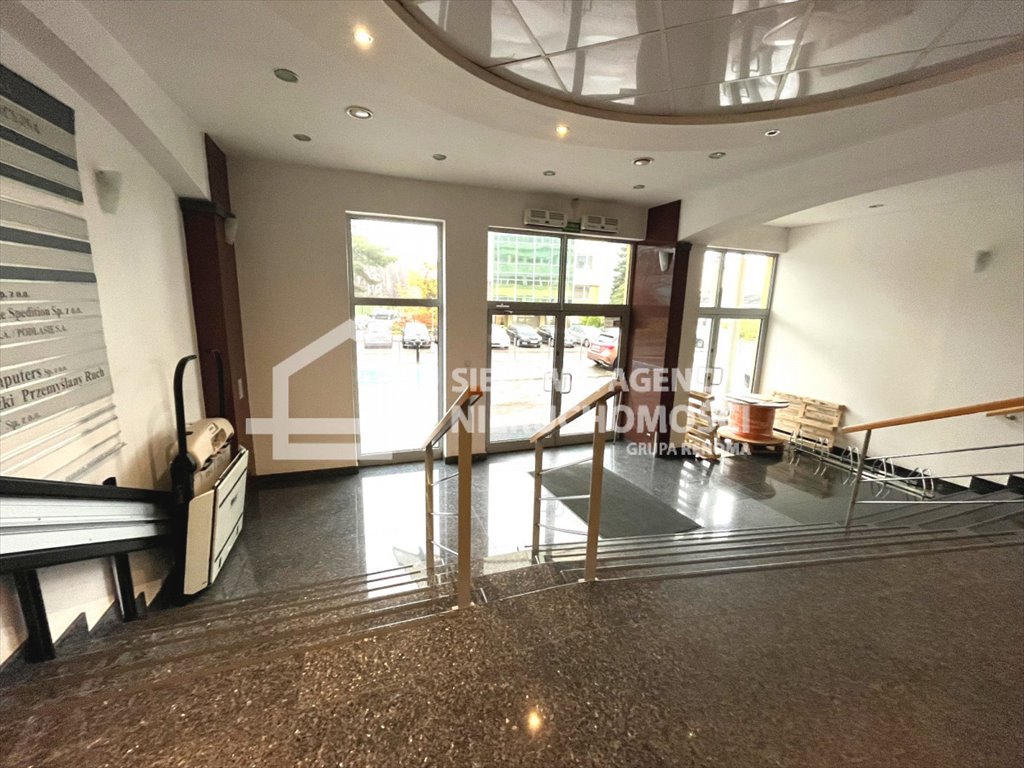 Nowoczesny lokal biurowy 120 m2 z parkingiem i klimatyzacją Gdynia, Mały Kack  120m2 Foto 1