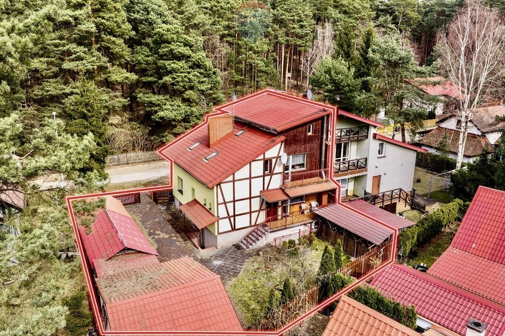 Dom nad jeziorem z dodatkowymi domkami i garażem Lubiatów, Wrzosowa  226m2 Foto 1