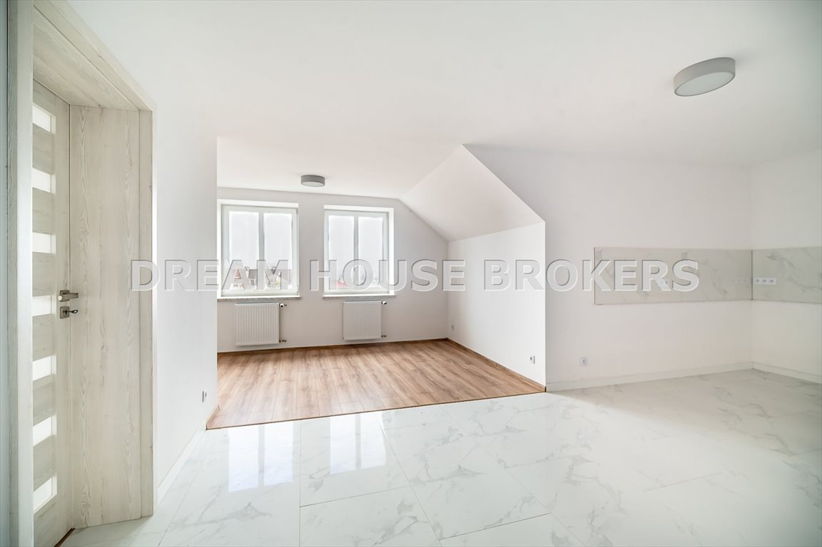 Unikatowe mieszkanie z widokiem na rynek i dużym strychem Dębica, Dębica, Rynek  76m2 Foto 1