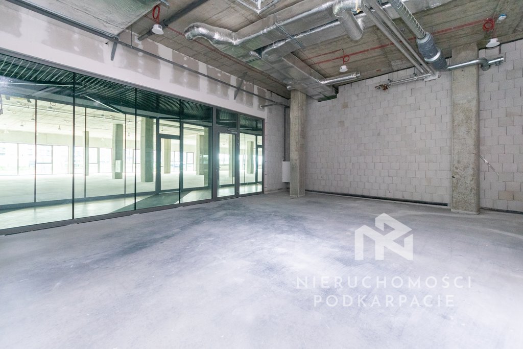 Lokal użytkowy na wynajem Rzeszów, Fryderyka Szopena  58m2 Foto 1