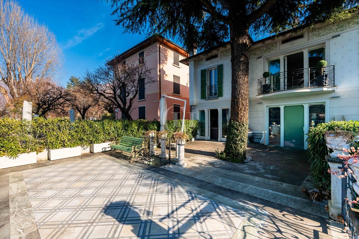 Ekskluzywna willa nad jeziorem Iseo z prywatnym dokerem Włochy, Sulzano  270m2 Foto 1