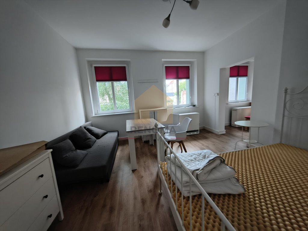 Do sprzedania przestronna kawalerka 35 m² w centrum Świdnicy Świdnica  35m2 Foto 1