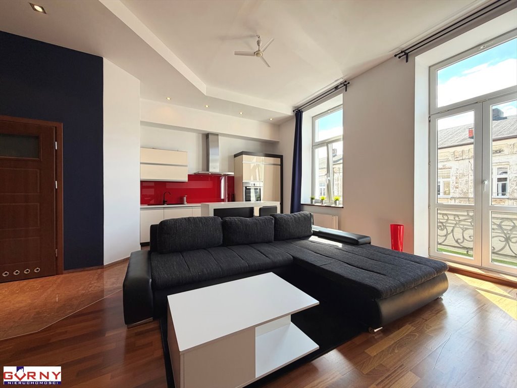 Przestronne 54 m² po remoncie z balkonem i dużą piwnicą Piotrków Trybunalski, Centrum  54m2 Foto 1