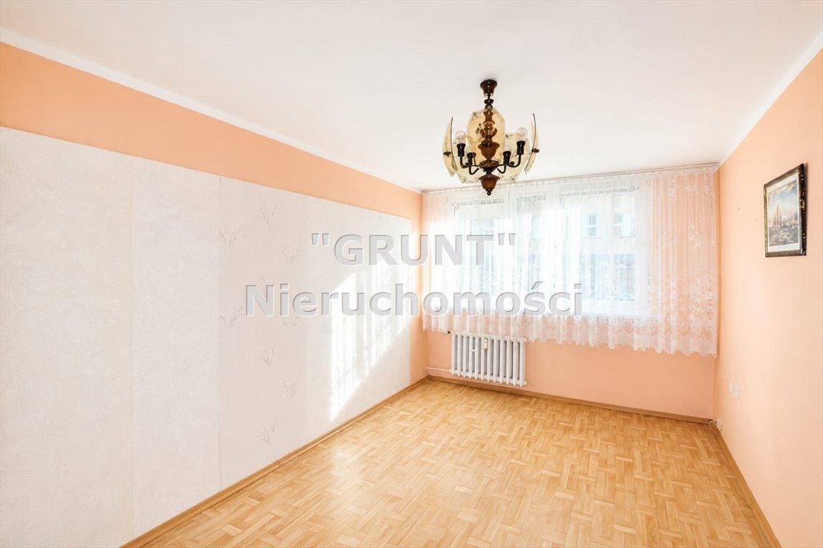 Mieszkanie 37 m² w centrum Piły (do remontu, potencjał aranżacyjny) Piła, 11 Listopada  37m2 Foto 1
