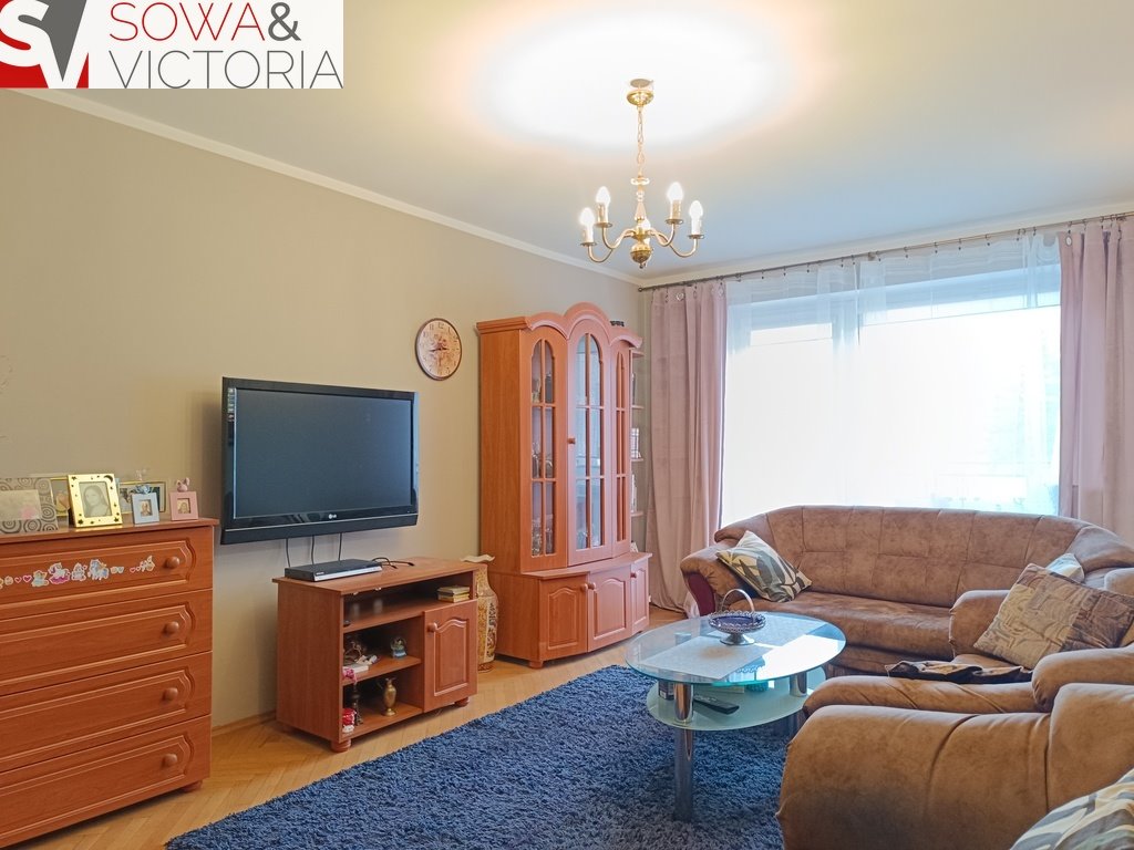 Mieszkanie czteropokojowe  na sprzedaż Świebodzice  77m2 Foto 1