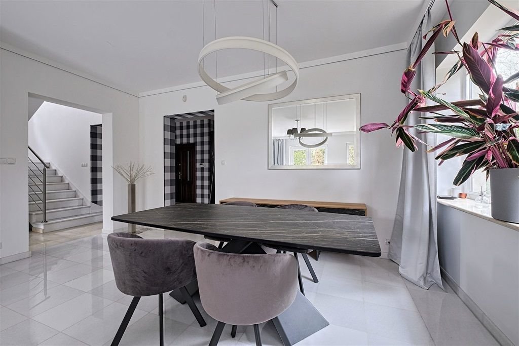 Zapraszam do obejrzenia przestronnego domu 245 m² z garażem w Wesołej Warszawa, Wesoła, Torfowa  245m2 Foto 1