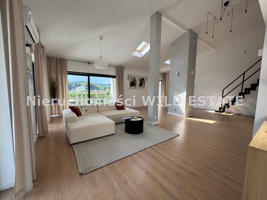 Mieszkanie czteropokojowe  na sprzedaż Lesko, Lesko  132m2 Foto 1