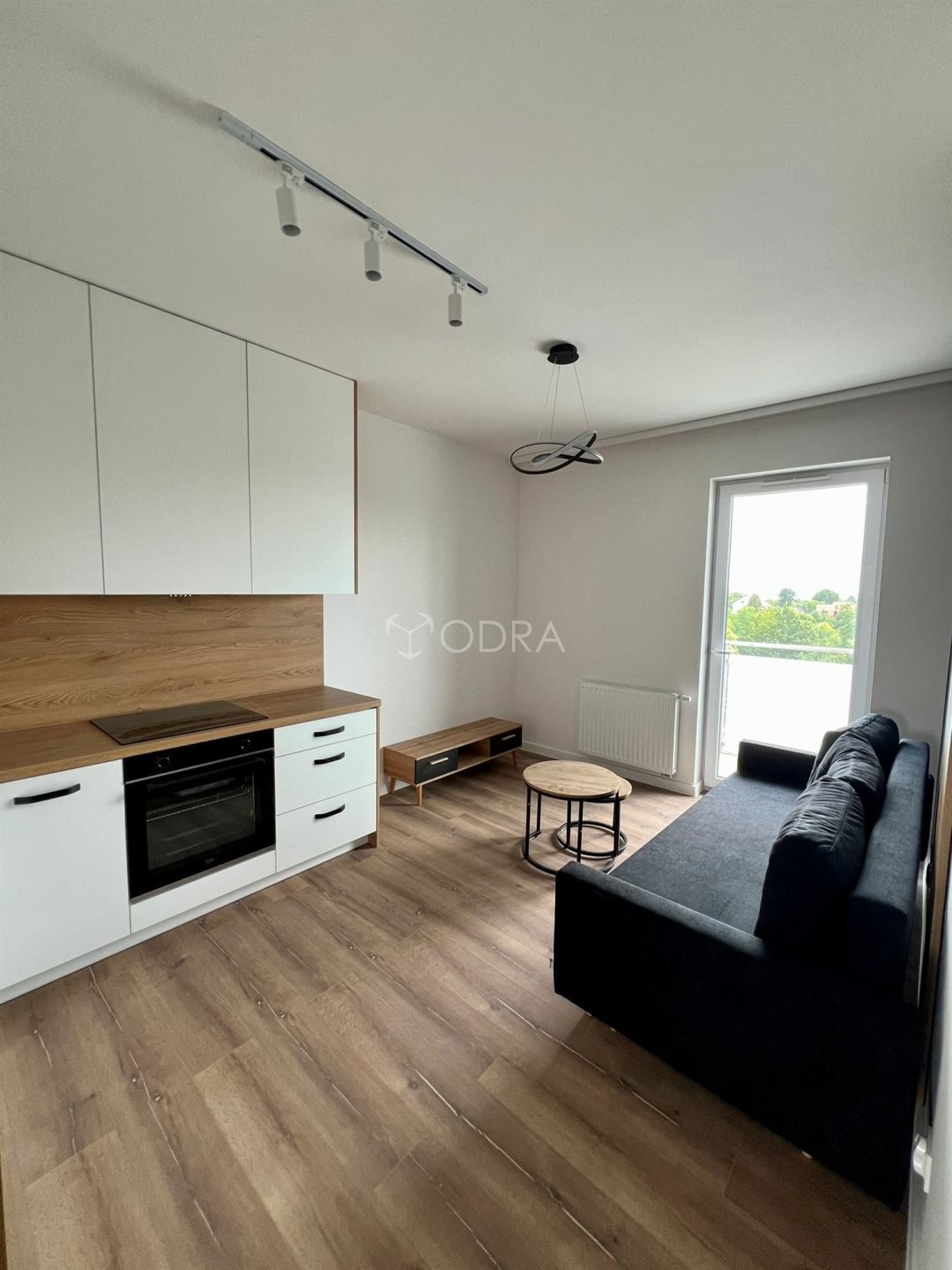 Sprzedam przestronne 3-pokojowe mieszkanie z balkonem w centrum Jelcz-Laskowic Jelcz-Laskowice  58m2 Foto 1