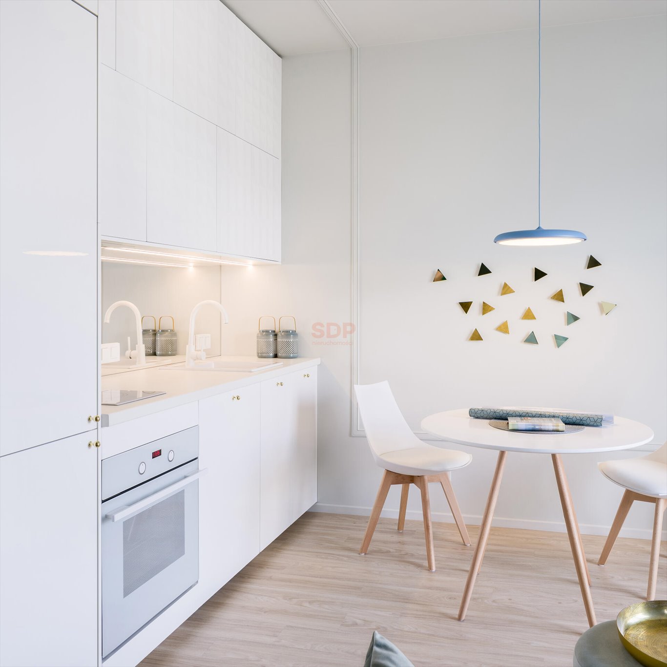 Mieszkanie 32 m² w Iwinach - wysoki sufit i balkon Iwiny, Brochowska  32m2 Foto 1