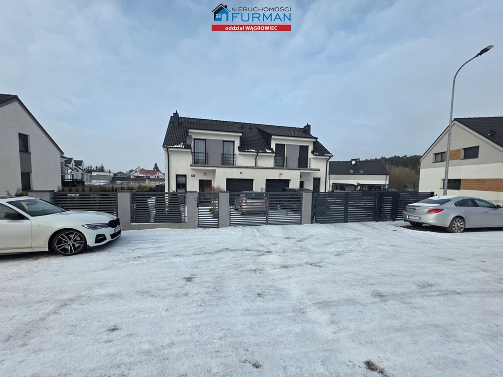 Nowoczesny dom bliźniak z garażem, ogródkiem i pełnym wyposażeniem Skoki  127m2 Foto 1