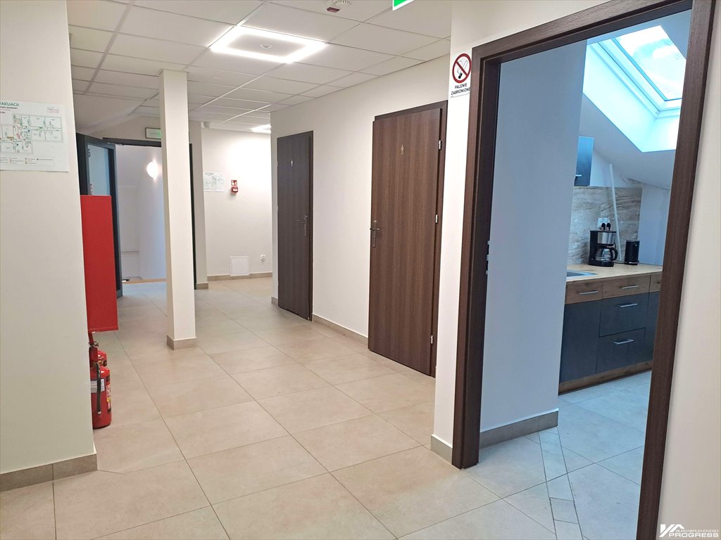 Lokale biurowe po remoncie w Krośnie - od 10 m² z parkingiem Krosno  15m2 Foto 1