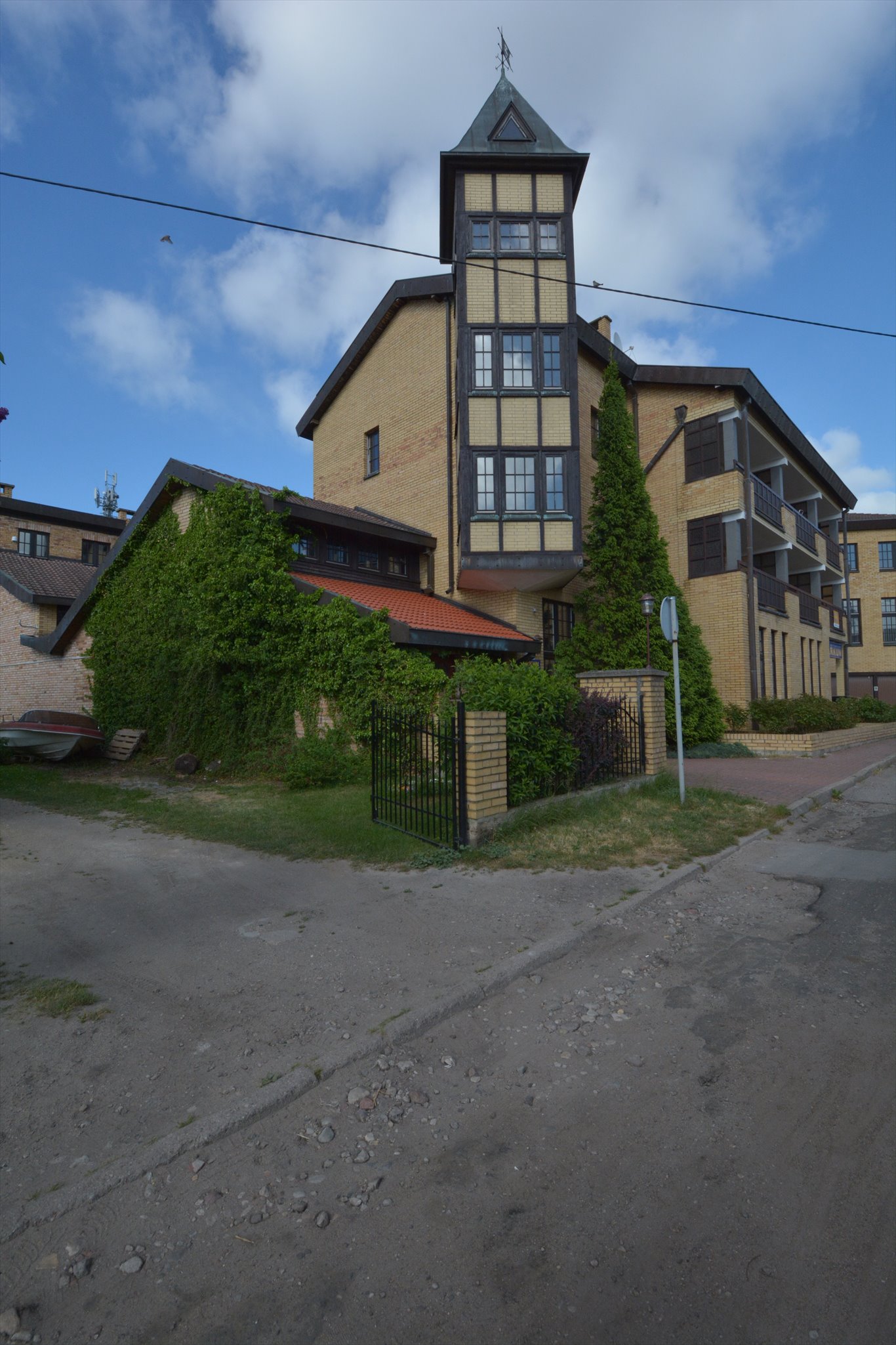 Hotel z 24 apartamentami, projekt przebudowy, 900m od morza Łeba, Wróblewskiego 11  1 480m2 Foto 1