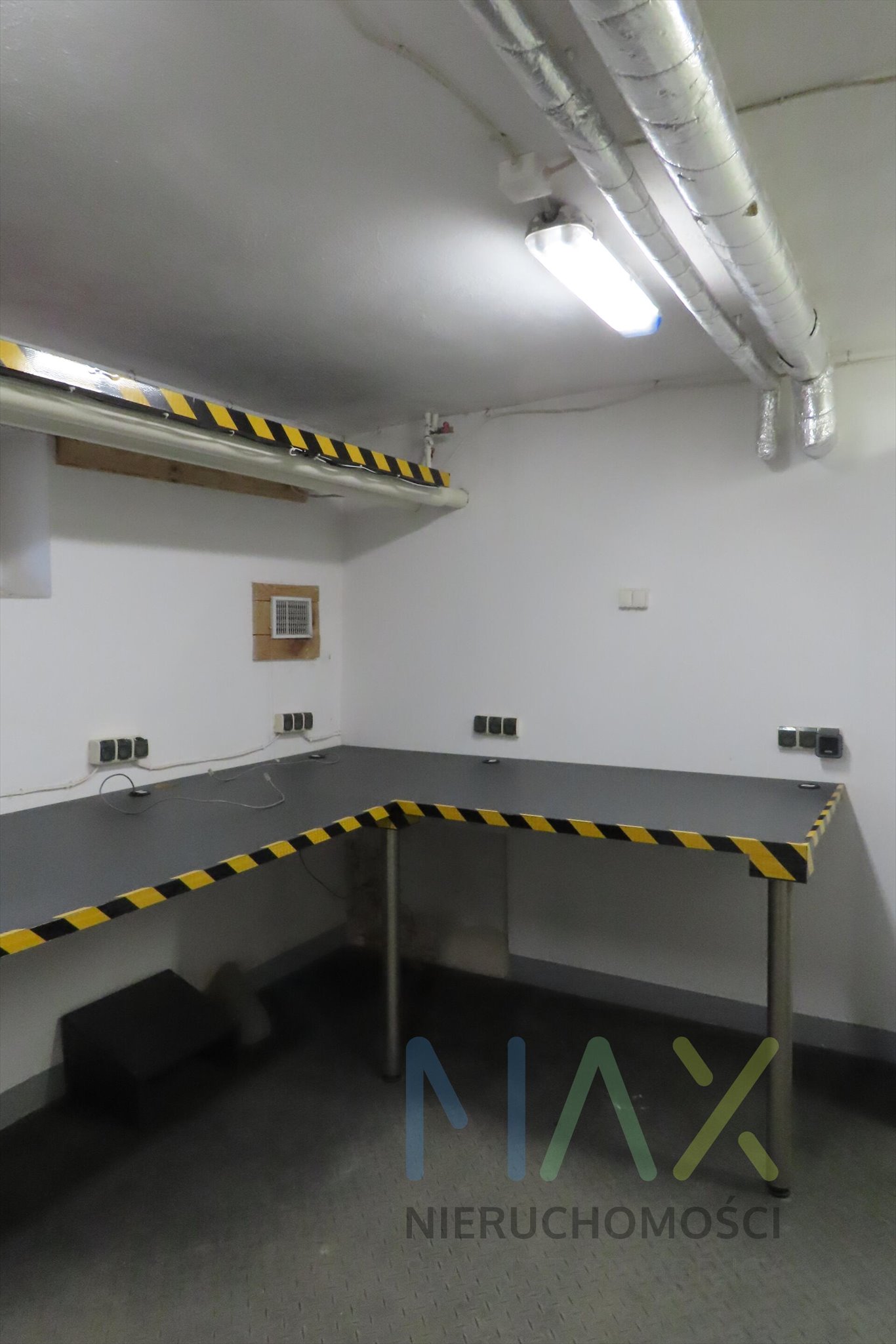 Polecam przestronny lokal 43 m² na Nowej Hucie z garażem: Kraków Kraków-Nowa Huta Nowa Huta: os. Albertyńskie
