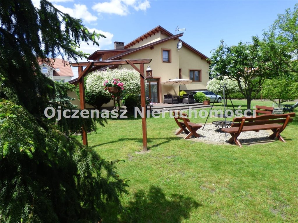 Sprzedam dwurodzinny dom z dużym ogrodem i potencjałem aranżacyjnym Łabiszyn, Łabiszyn  200m2 Foto 1