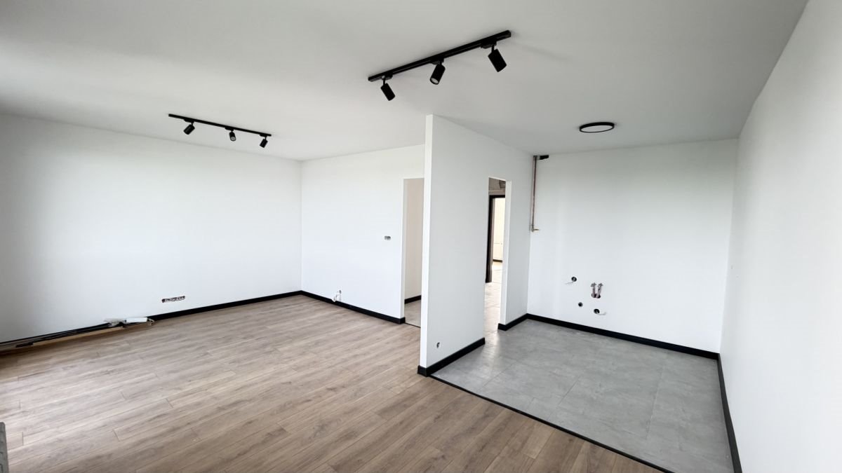 Do sprzedania komfortowe 3-pokojowe mieszkanie 56 m² z balkonem w centrum Jastrzębia-Zdroju Jastrzębie-Zdrój, Wielkopolska  56m2 Foto 1