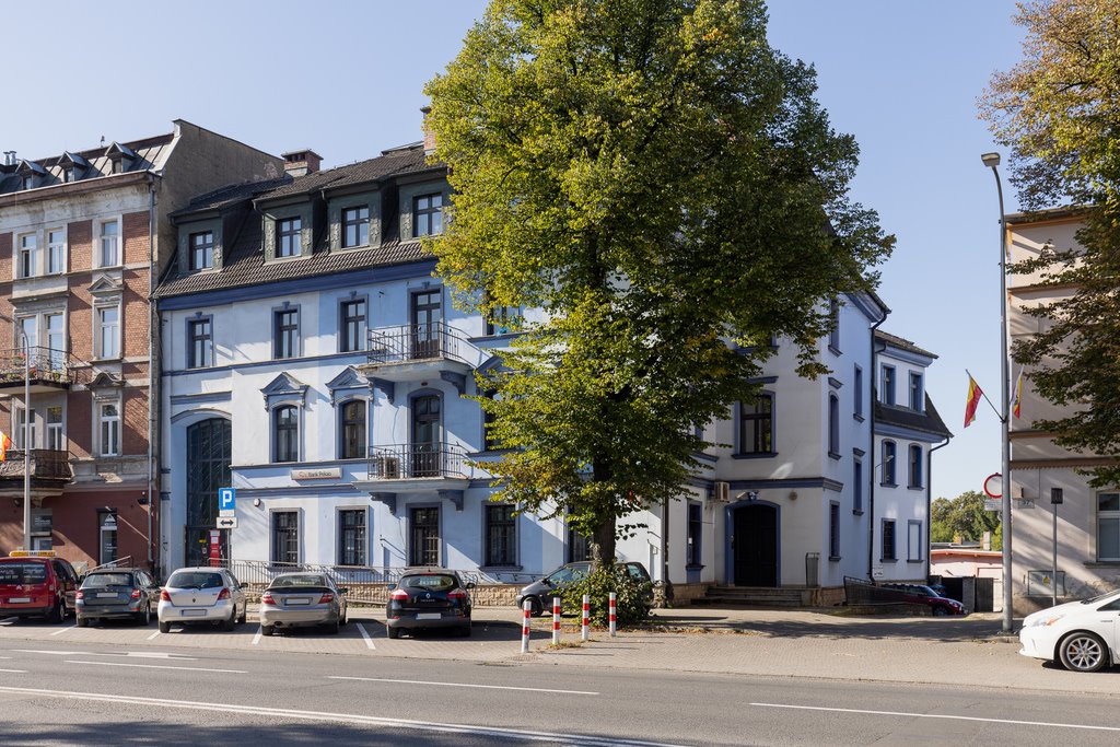 Atrakcyjny lokal użytkowy 1616 m² z mieszkaniami w centrum Jeleniej Góry Jelenia Góra, pl. ks. kard. Stefana Wyszyńskiego 35  1 616m2 Foto 1