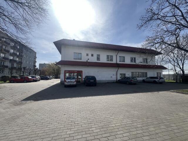 Polecam atrakcyjny obiekt handlowy 667 m² z parkingiem i lokalem na piętrze Namysłów  667m2 Foto 1
