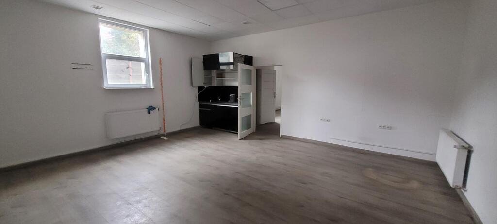 Lokal handlowo-biurowy 80 m2 z parkingiem i reklamą polecam Przecław  81m2 Foto 1