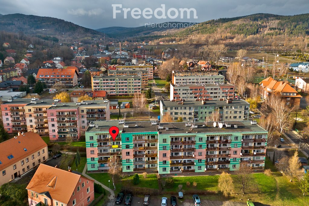 Mieszkanie dwupokojowe na sprzedaż Piechowice, Szkolna  50m2 Foto 2