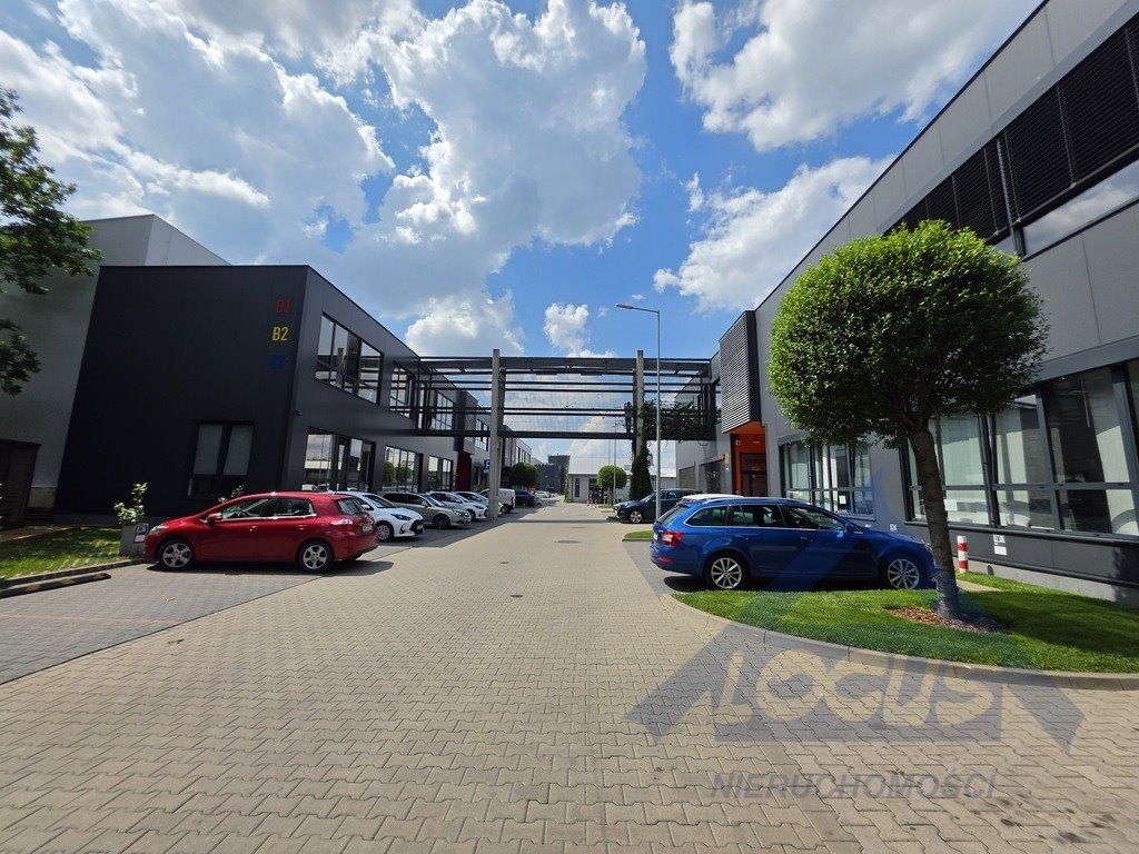 Nowoczesny kompleks biurowo-magazynowy w Włochach - 639 m²: Warszawa Włochy
