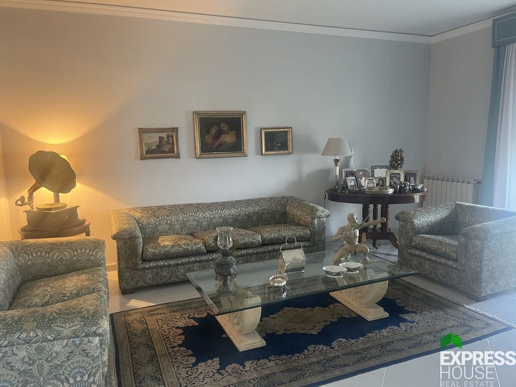 Apartament nad morzem 158 m² z balkonami i parkingiem Włochy, San Martino  158m2 Foto 1