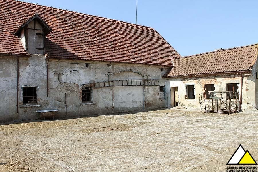 Do sprzedania przestronne budynki gospodarcze z potencjałem w Leśnej Leśna, Baworowa  900m2 Foto 1