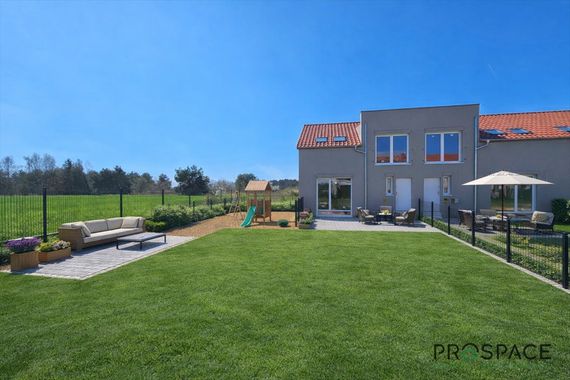 Skrajny segment z dużym ogrodem i garażem w Bolesławcu Bolesławiec  119m2 Foto 1