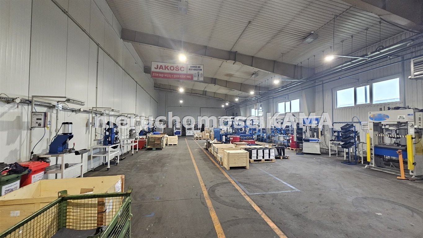 Hala magazynowa 2560 m² z zapleczem socjalnym i dużym placem Czechowice-Dziedzice  2 560m2 Foto 1