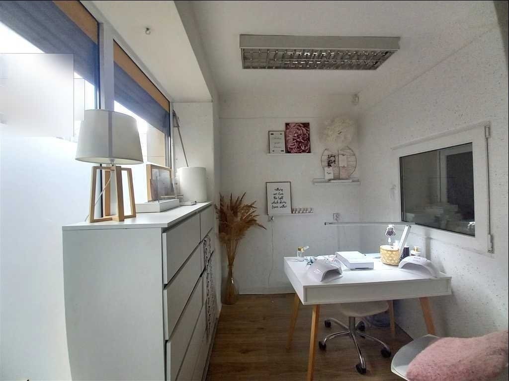 Polecam przestronny lokal usługowo-handlowy z witrynami i 4 wejściami! Wałbrzych, Śródmieście  116m2 Foto 1