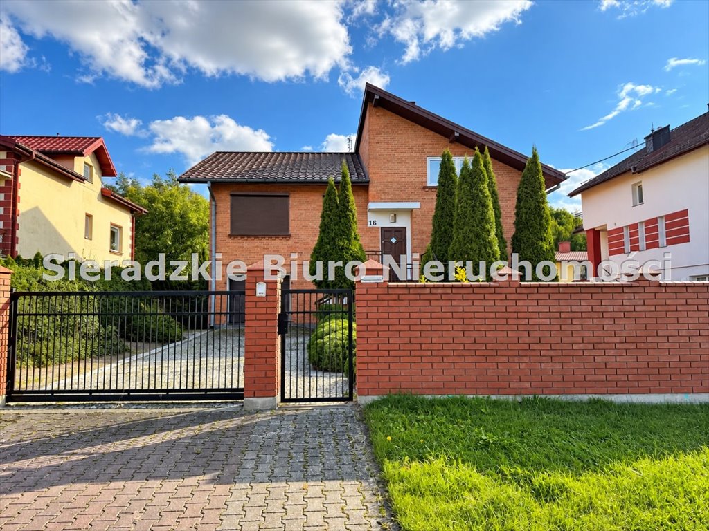 Polecam przestronny dom 242 m² w Charłupii Małej Charłupia Mała  242m2 Foto 1
