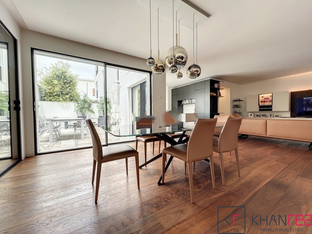 Przestronne mieszkanie w sercu Treviso z tarasem i garażem Włochy, Treviso  225m2 Foto 1