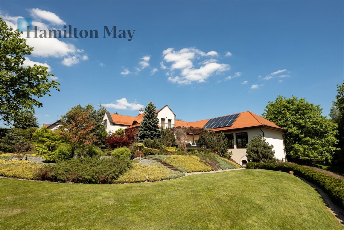 Luksusowa posiadłość 709 m² z basenem i panoramicznymi balkonami Narama, Narama  709m2 Foto 1