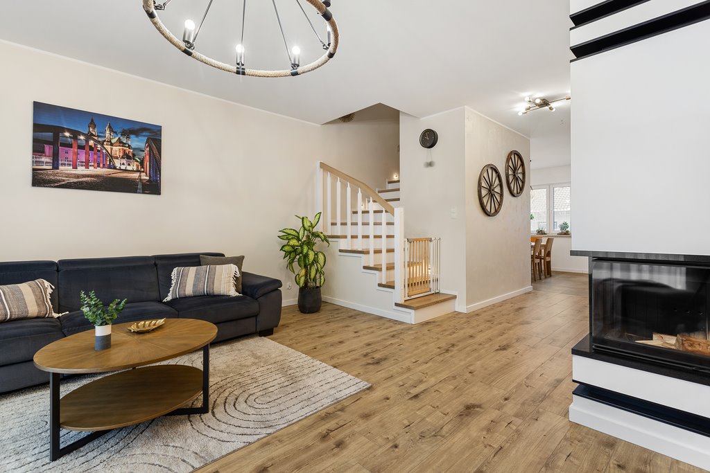 Dwupoziomowy dom w Komornikach, wysoki standard, 107,89 m² Komorniki, Sadowa  108m2 Foto 1