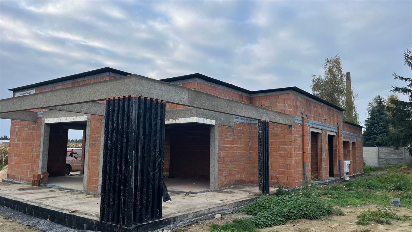 Przestronny dom z garażem i tarasem – gotowy do wykończenia Blizanów  205m2 Foto 1