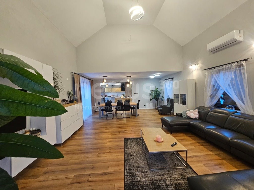 Piękny dom 212 m2 z ogrzewaniem podłogowym i fotowoltaiką Polakowice  212m2 Foto 1