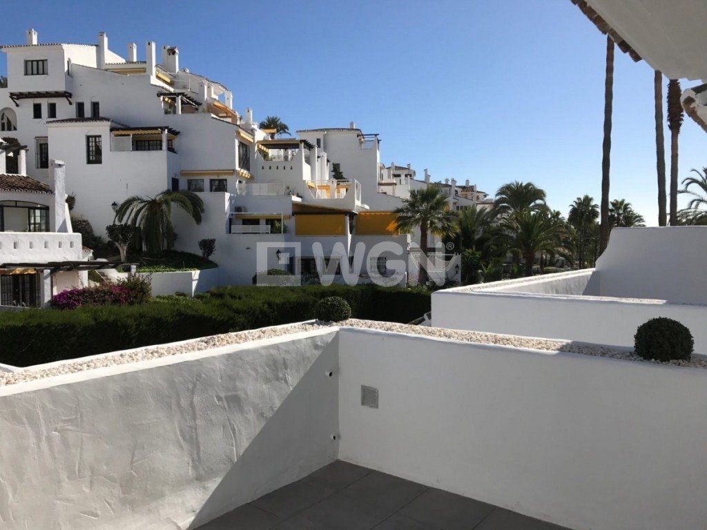 Mieszkanie dwupokojowe na sprzedaż Hiszpania, Malaga, Marbella, Nueva Andalucia  62m2 Foto 2