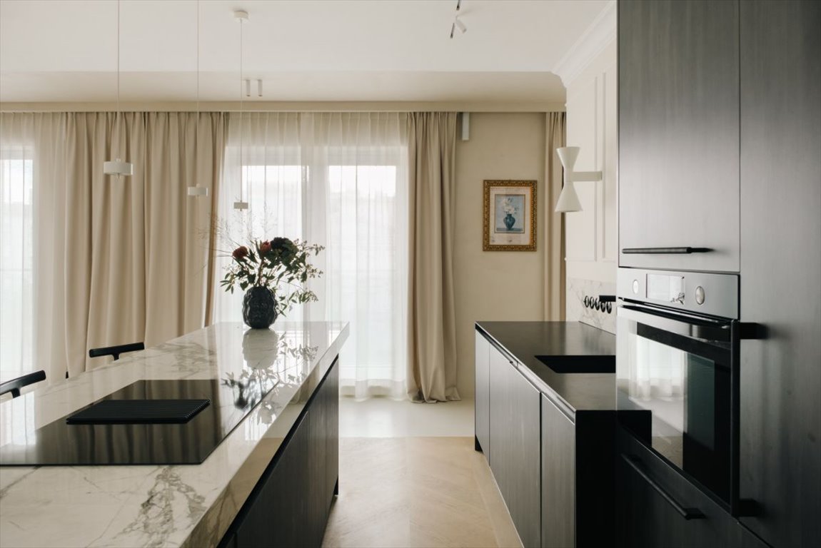 Na wynajem przestronne 120 m² w odrestaurowanej kamienicy w Warszawie Warszawa, Śródmieście, Foksal  120m2 Foto 1