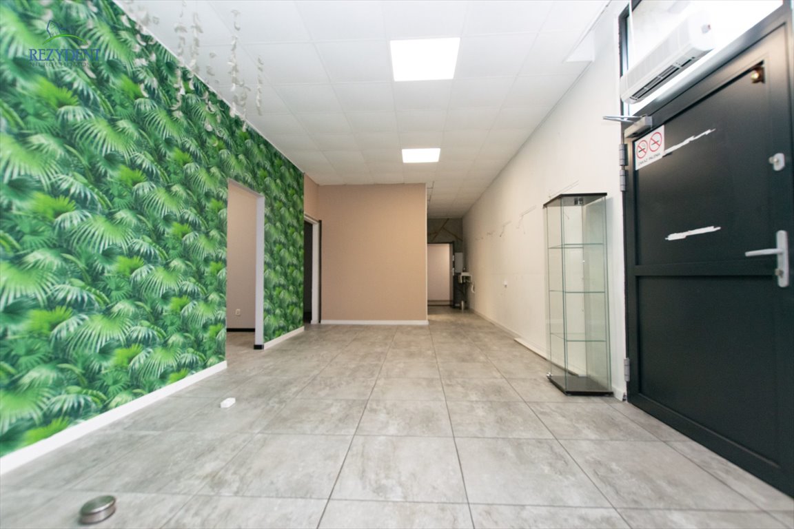 Na wynajem przestronny lokal usługowy 110 m² z wejściem od poziomu 0 Dąbrowa Górnicza, Centrum, 3 Maja  110m2 Foto 1
