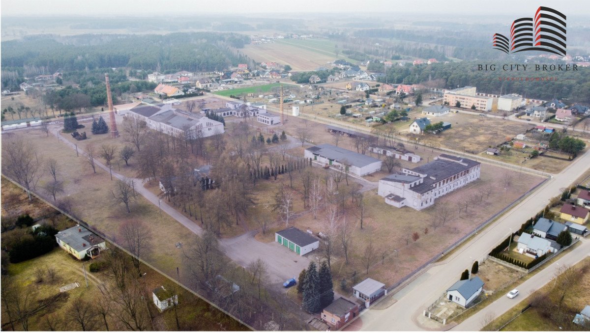Na sprzedaż teren inwestycyjny 68 200 m² z halami i magazynami Huta-Dąbrowa  68 200m2 Foto 1