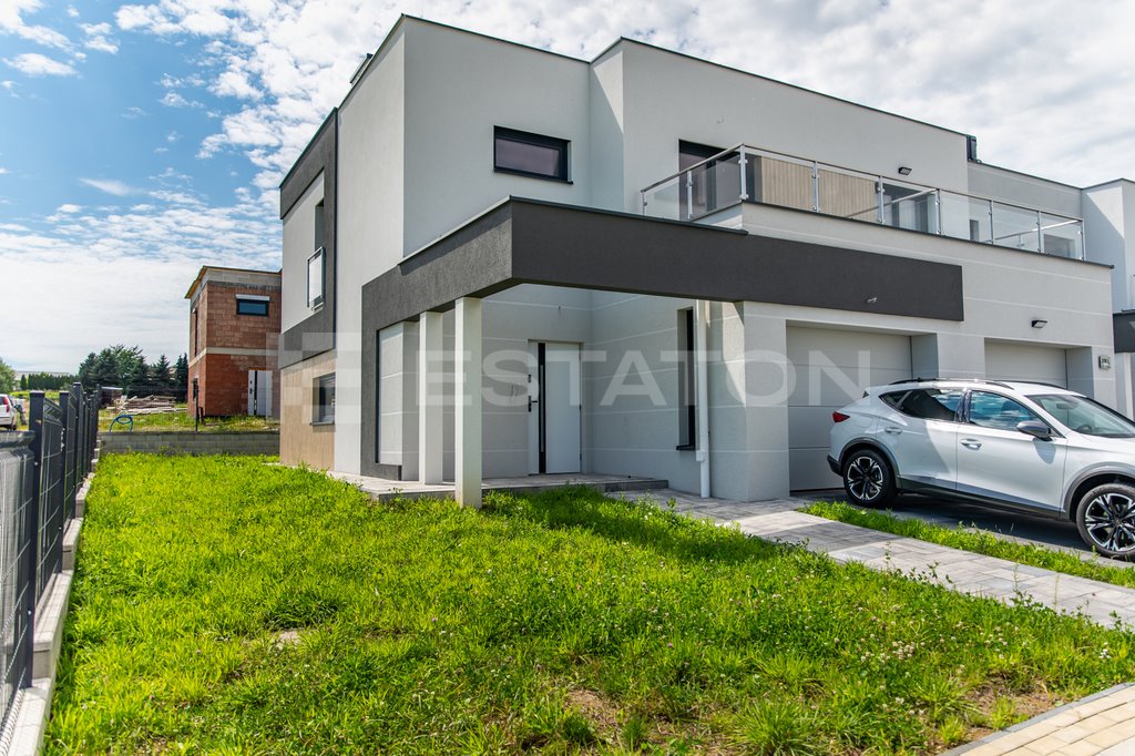 Polecam nowoczesny dom szeregowy 113 m² z garażem i działką Racławówka  113m2 Foto 1