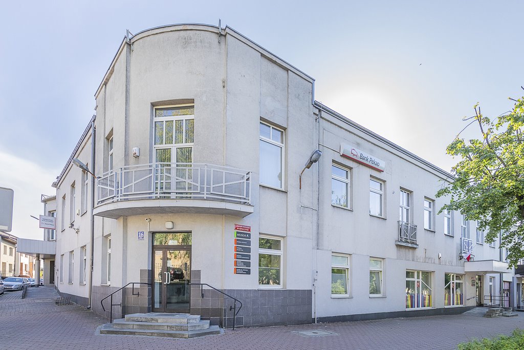 Na sprzedaż przestronny lokal biurowo-usługowy 1928 m² w Opocznie Opoczno, Plac Kościuszki 16  1 929m2 Foto 1