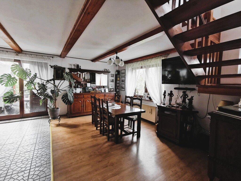 Dom bliźniak z garażem, 217 m², spokojna okolica Kleszczów  217m2 Foto 1