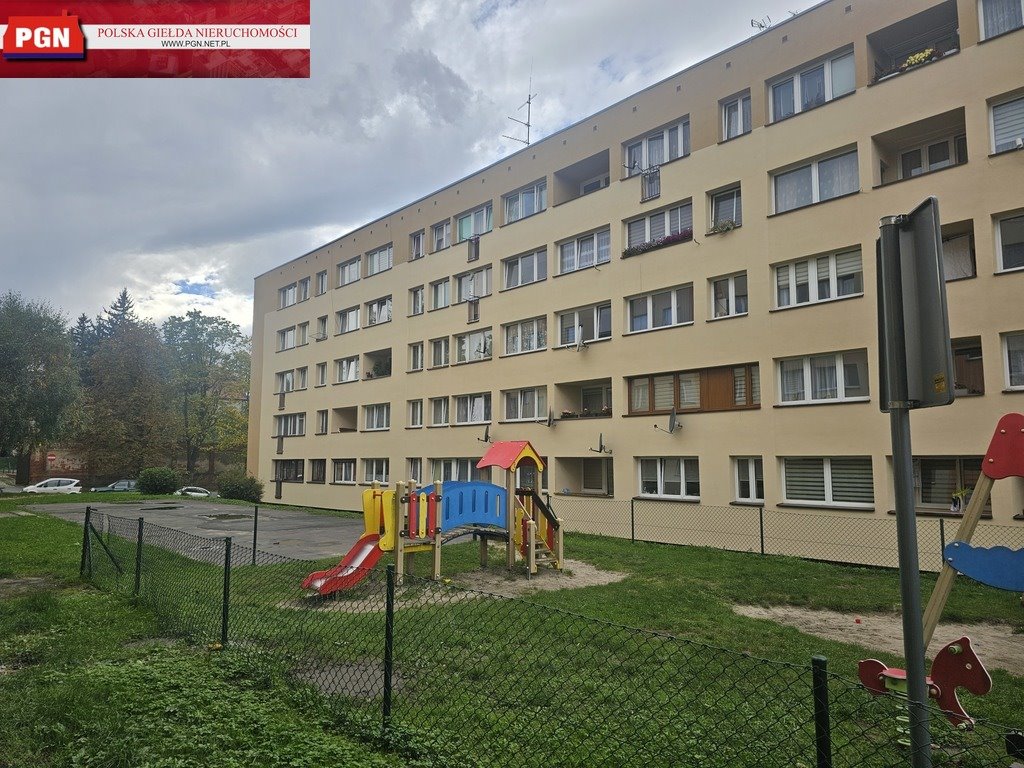 Mieszkanie trzypokojowe na sprzedaż Kłodzko, Zygmunta Krasińskiego  53m2 Foto 1